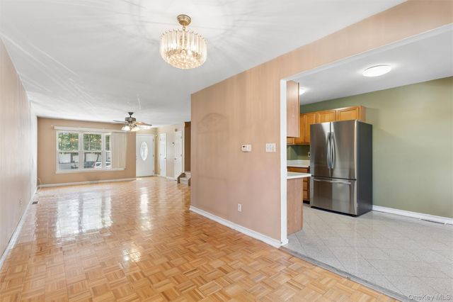 1601 Johnson Avenue 16, Elmont, NY 11003