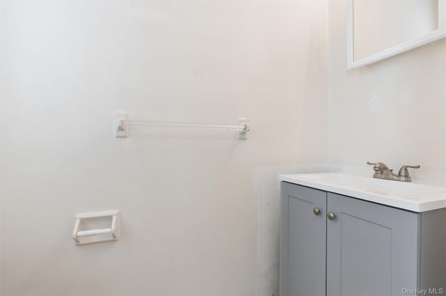 1601 Johnson Avenue 16, Elmont, NY 11003