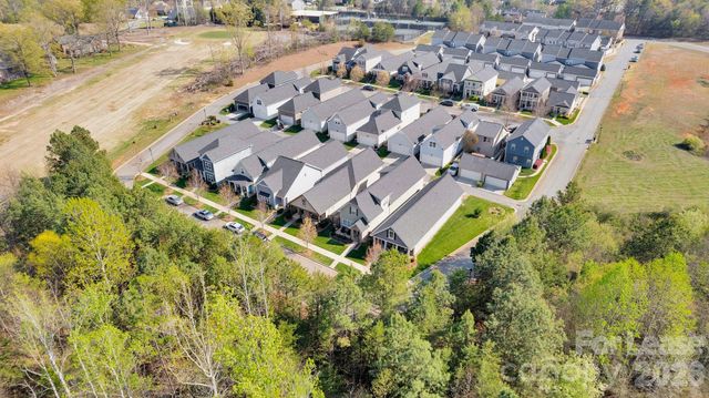 7526 Fairway Villa Circle, Denver, NC 28037