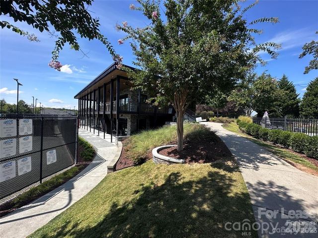 7526 Fairway Villa Circle, Denver, NC 28037