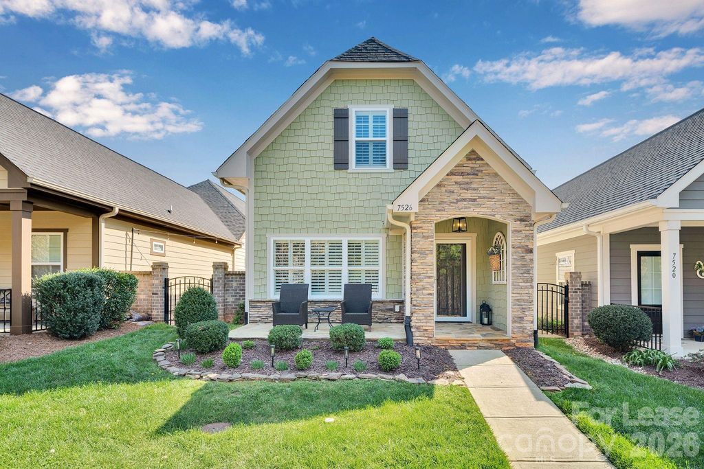 7526 Fairway Villa Circle, Denver, NC 28037