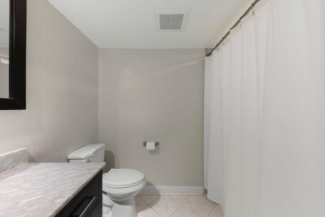 525 Cumnor Road 306, Westmont, IL 60559