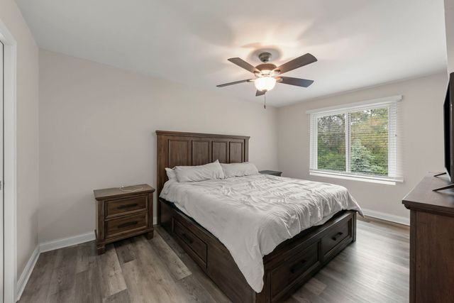 525 Cumnor Road 306, Westmont, IL 60559