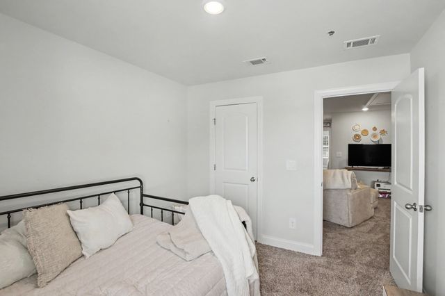 204 Douglas Bend Rd Unit 504, Gallatin, TN 37066