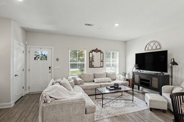 204 Douglas Bend Rd Unit 504, Gallatin, TN 37066