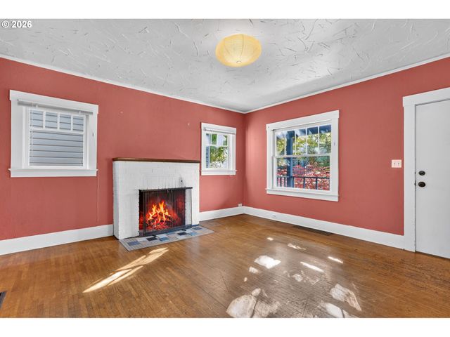 4405 Se DIVISION St, Portland, OR 97206