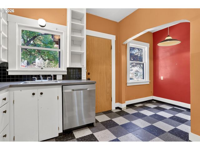 4405 Se DIVISION St, Portland, OR 97206