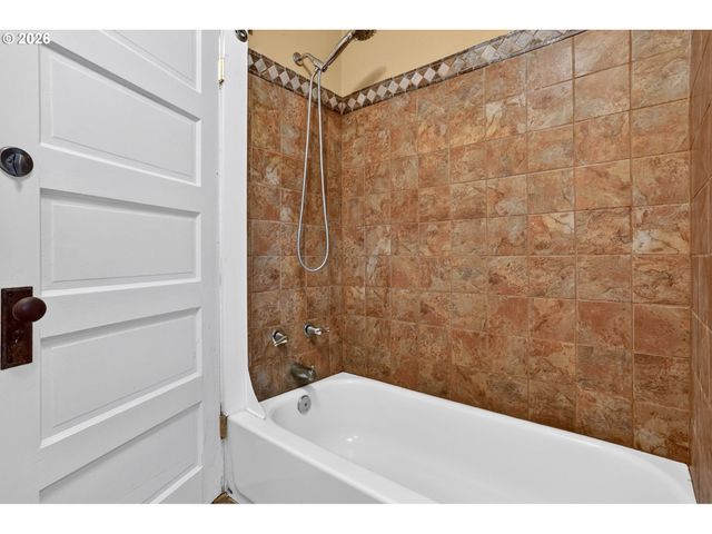 4405 Se DIVISION St, Portland, OR 97206