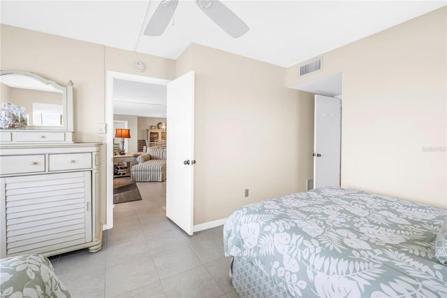 5220 BRITTANY DRIVE S 1202, St Petersburg, FL 33715