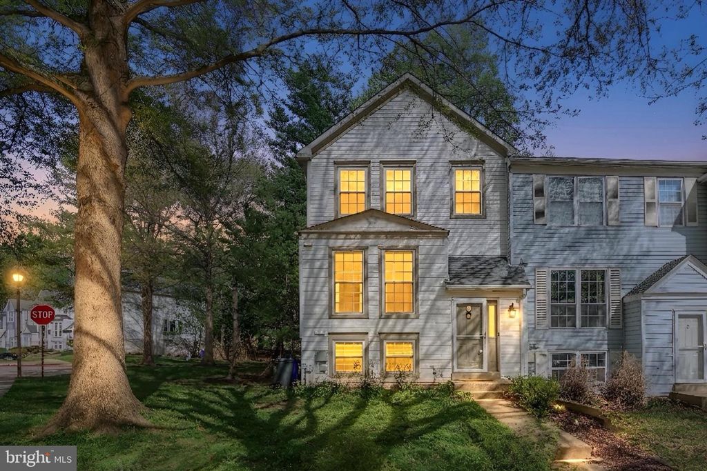 Image 1 of property listing at 11701 STONEGATE LN, Columbia, MD 21044