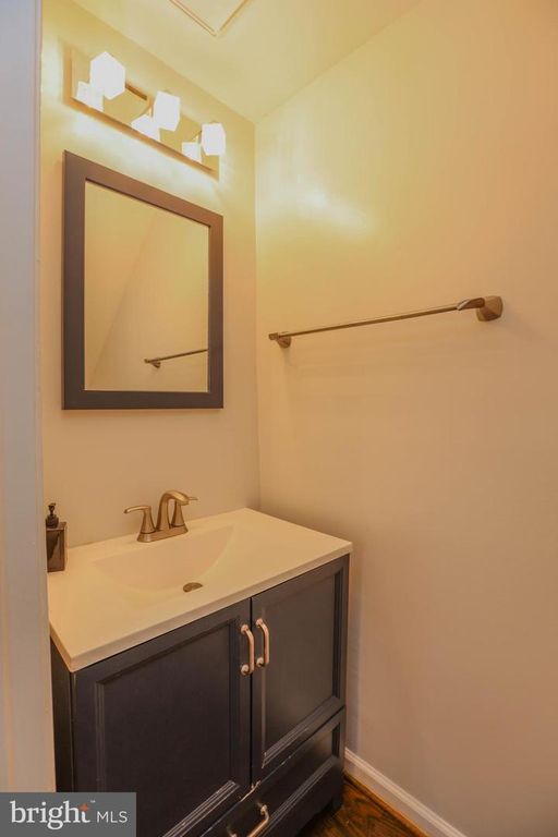 Image 14 of property listing at 11701 STONEGATE LN, Columbia, MD 21044