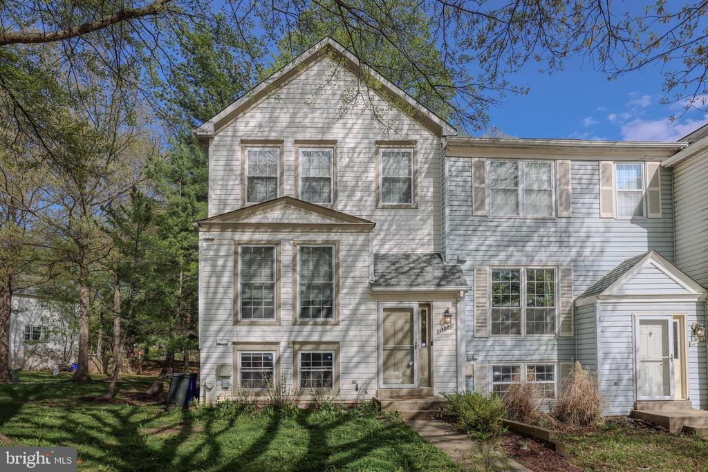 Image 2 of property listing at 11701 STONEGATE LN, Columbia, MD 21044