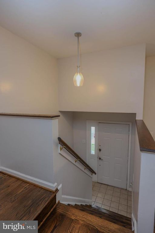 Image 3 of property listing at 11701 STONEGATE LN, Columbia, MD 21044