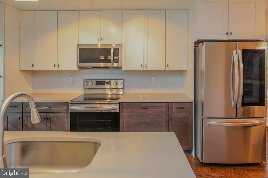 Image 6 of property listing at 11701 STONEGATE LN, Columbia, MD 21044