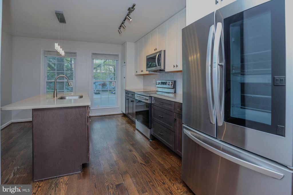 Image 9 of property listing at 11701 STONEGATE LN, Columbia, MD 21044