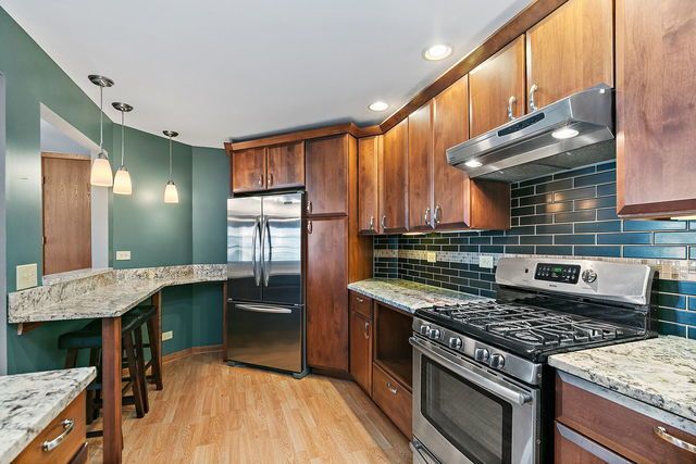 1871 Fox Run Drive A, Elk Grove Village, IL 60007