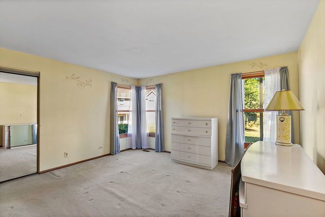 1871 Fox Run Drive A, Elk Grove Village, IL 60007