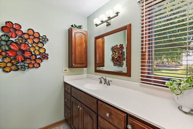 1871 Fox Run Drive A, Elk Grove Village, IL 60007