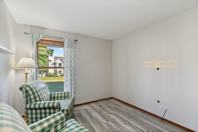 1871 Fox Run Drive A, Elk Grove Village, IL 60007