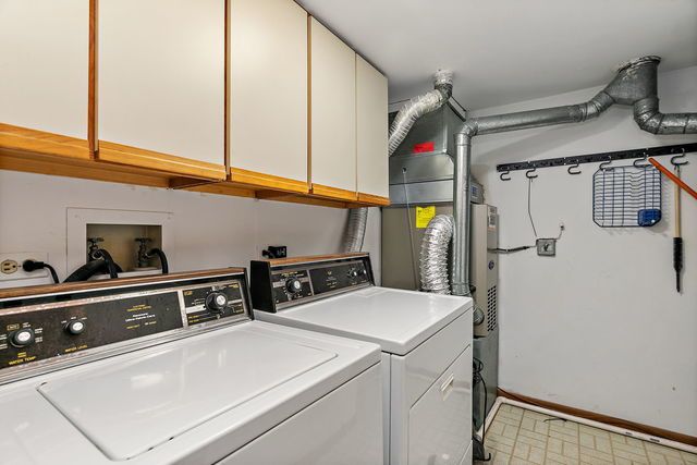 1871 Fox Run Drive A, Elk Grove Village, IL 60007