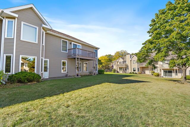 1871 Fox Run Drive A, Elk Grove Village, IL 60007