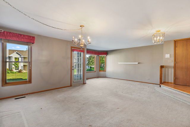 1871 Fox Run Drive A, Elk Grove Village, IL 60007