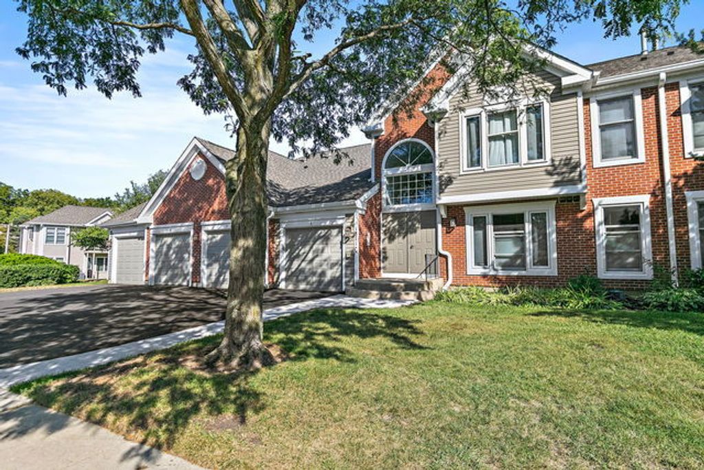 1871 Fox Run Drive A, Elk Grove Village, IL 60007