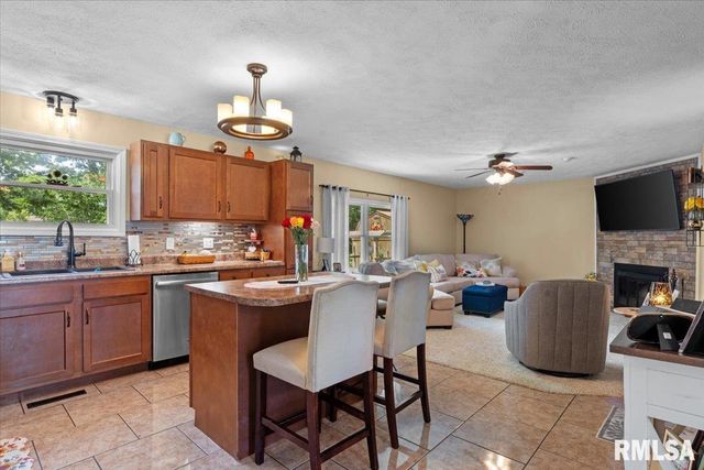 23751 HOMESTEAD Lane, Athens, IL 62613