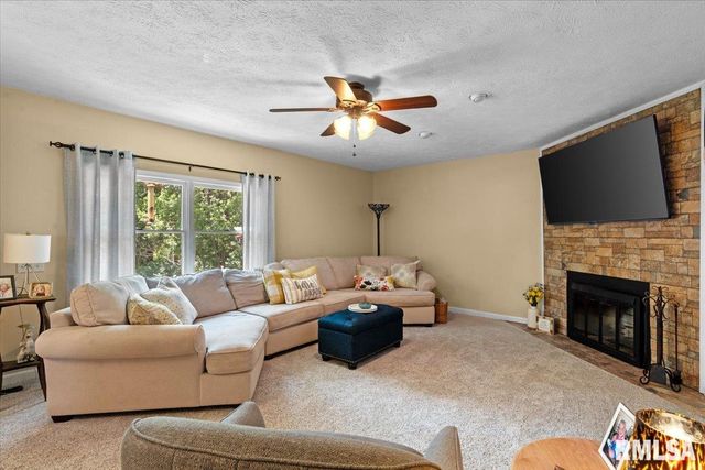 23751 HOMESTEAD Lane, Athens, IL 62613