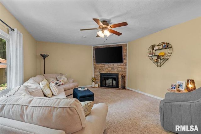 23751 HOMESTEAD Lane, Athens, IL 62613