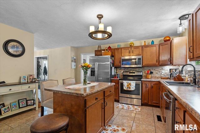23751 HOMESTEAD Lane, Athens, IL 62613