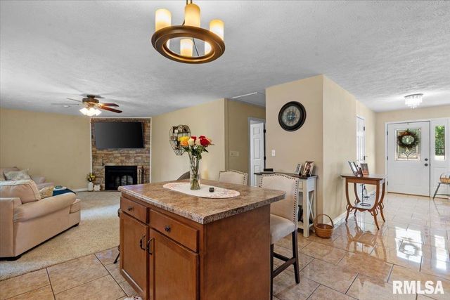 23751 HOMESTEAD Lane, Athens, IL 62613