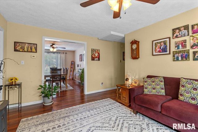 23751 HOMESTEAD Lane, Athens, IL 62613