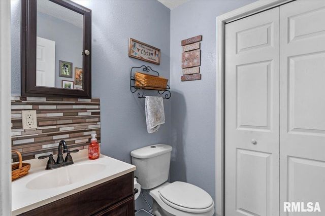 23751 HOMESTEAD Lane, Athens, IL 62613