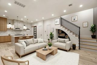 1104 W 9th Street, Houston, TX 77007