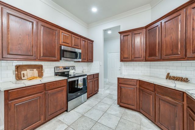 204 Pembrook Street, Lake Dallas, TX 75065