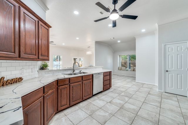 204 Pembrook Street, Lake Dallas, TX 75065