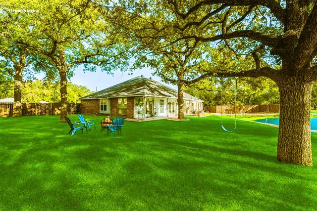 204 Pembrook Street, Lake Dallas, TX 75065