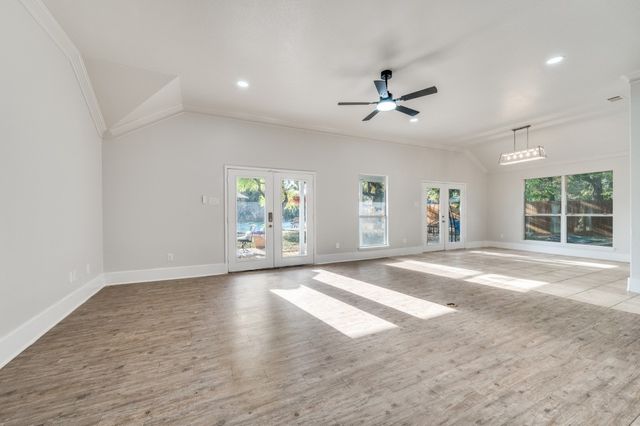 204 Pembrook Street, Lake Dallas, TX 75065