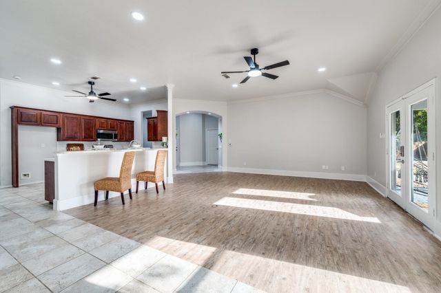 204 Pembrook Street, Lake Dallas, TX 75065