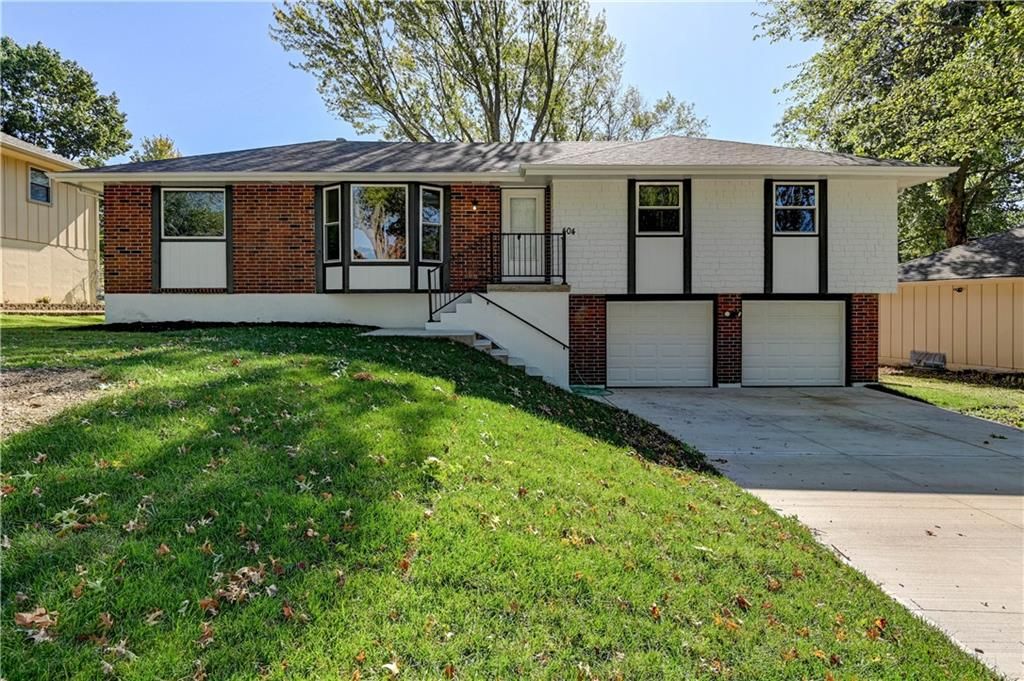 404 NE Lee Drive, Blue Springs, MO 64014