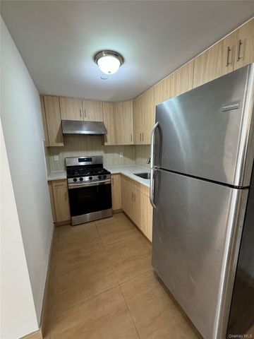 35-19 Leavitt Street 2I, Flushing, NY 11354