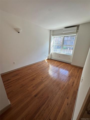35-19 Leavitt Street 2I, Flushing, NY 11354