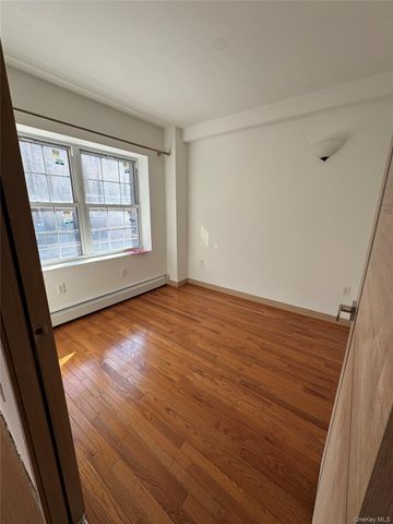 35-19 Leavitt Street 2I, Flushing, NY 11354