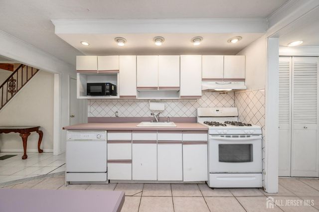 34 Hunterdon Road, West Orange, NJ 07052