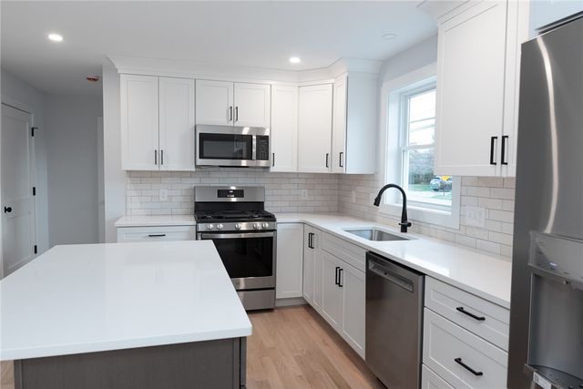 33 Recess Lane, Warwick, RI 02889