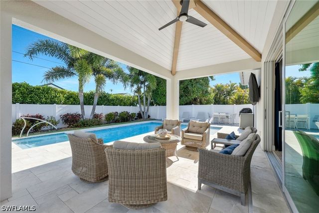 715 102nd AVE N, Naples, FL 34108