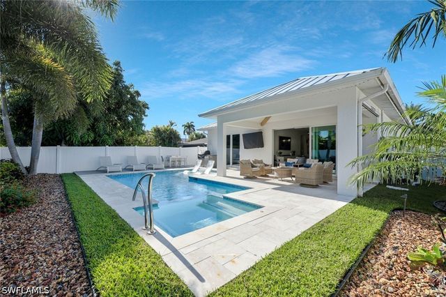 715 102nd AVE N, Naples, FL 34108