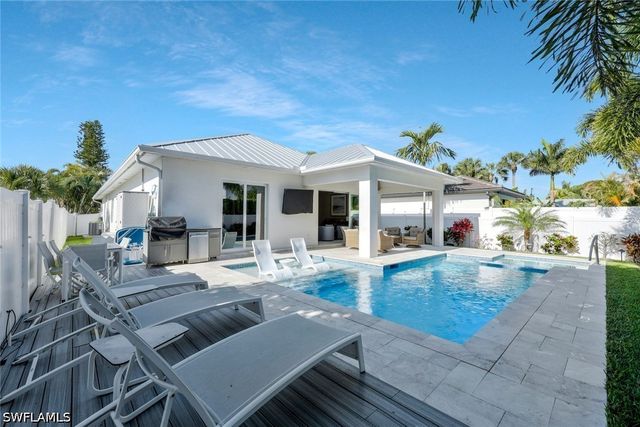 715 102nd AVE N, Naples, FL 34108