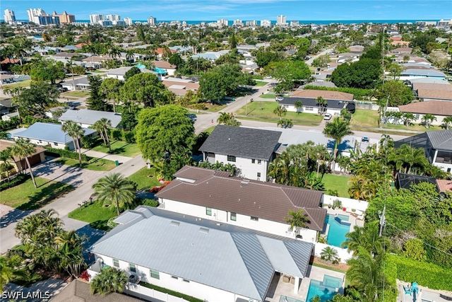 715 102nd AVE N, Naples, FL 34108